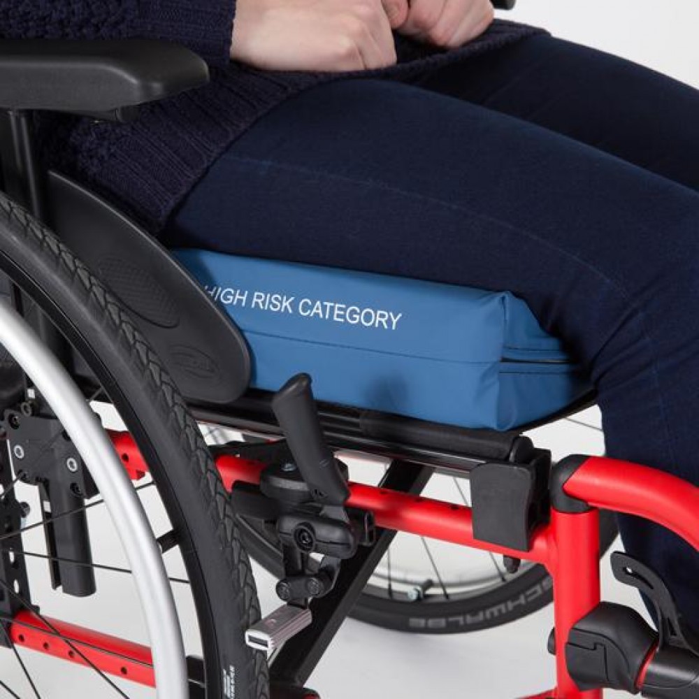 Cuscino protettivo antidecubito per sedia a rotelle di seconda